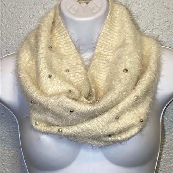Betsey Johnson Cream Knit Infinity Scarf with Pearl and silver beads - Picture 1 of 5